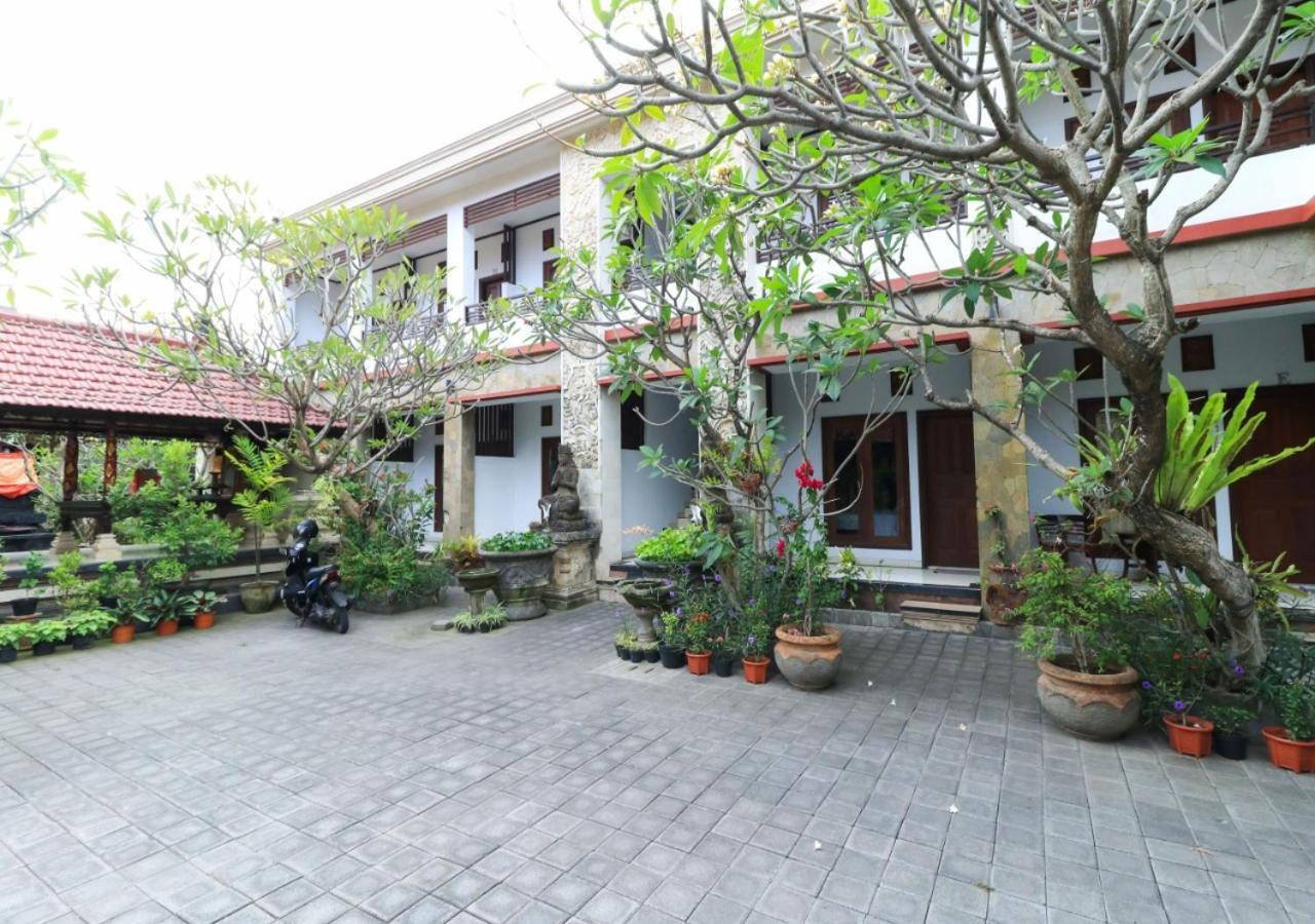 Puri Jayaraja Guest House Кута Экстерьер фото