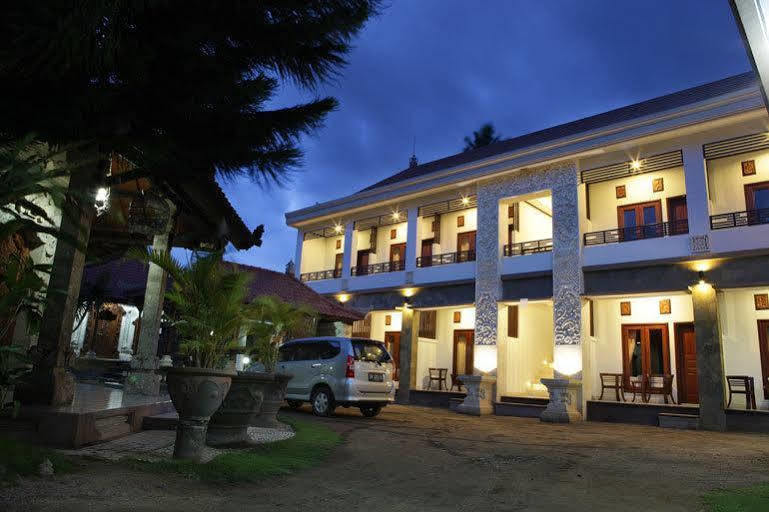 Puri Jayaraja Guest House Кута Экстерьер фото
