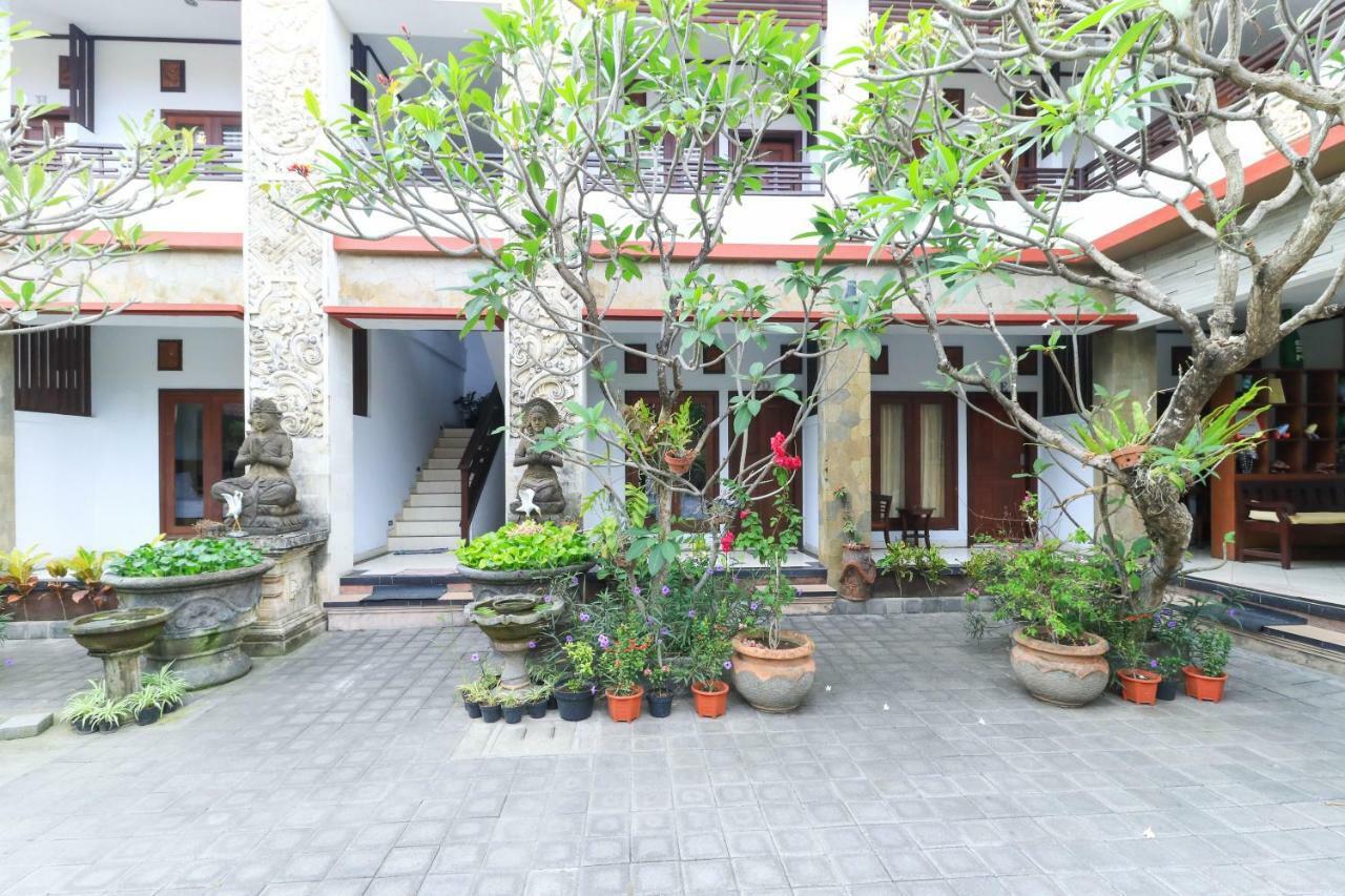 Puri Jayaraja Guest House Кута Экстерьер фото