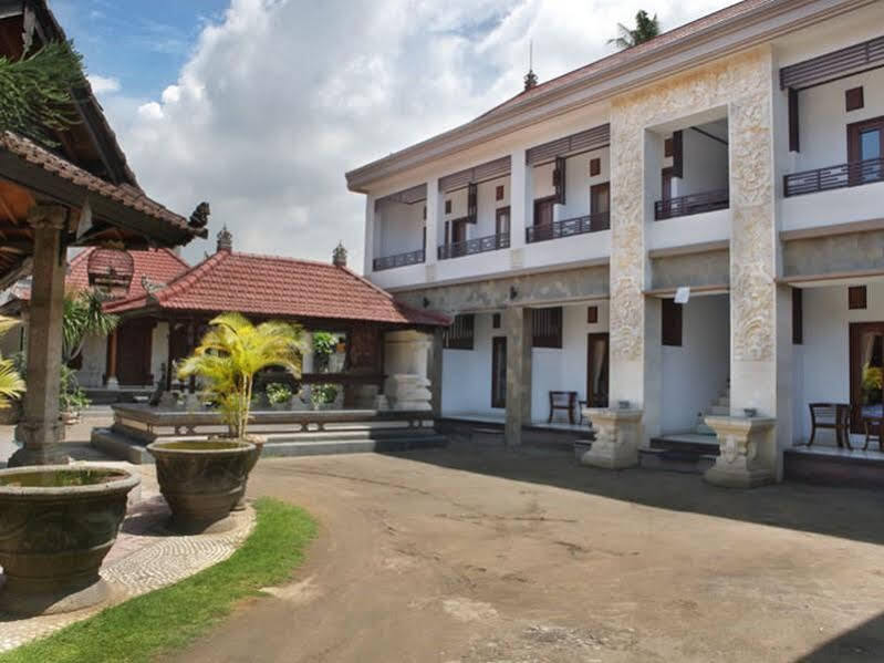 Puri Jayaraja Guest House Кута Экстерьер фото