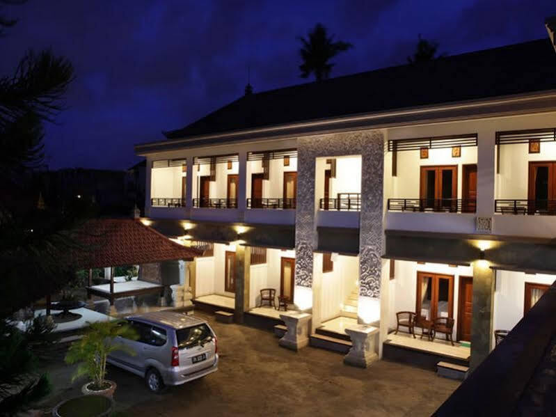 Puri Jayaraja Guest House Кута Экстерьер фото