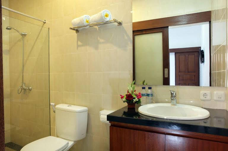 Puri Jayaraja Guest House Кута Экстерьер фото